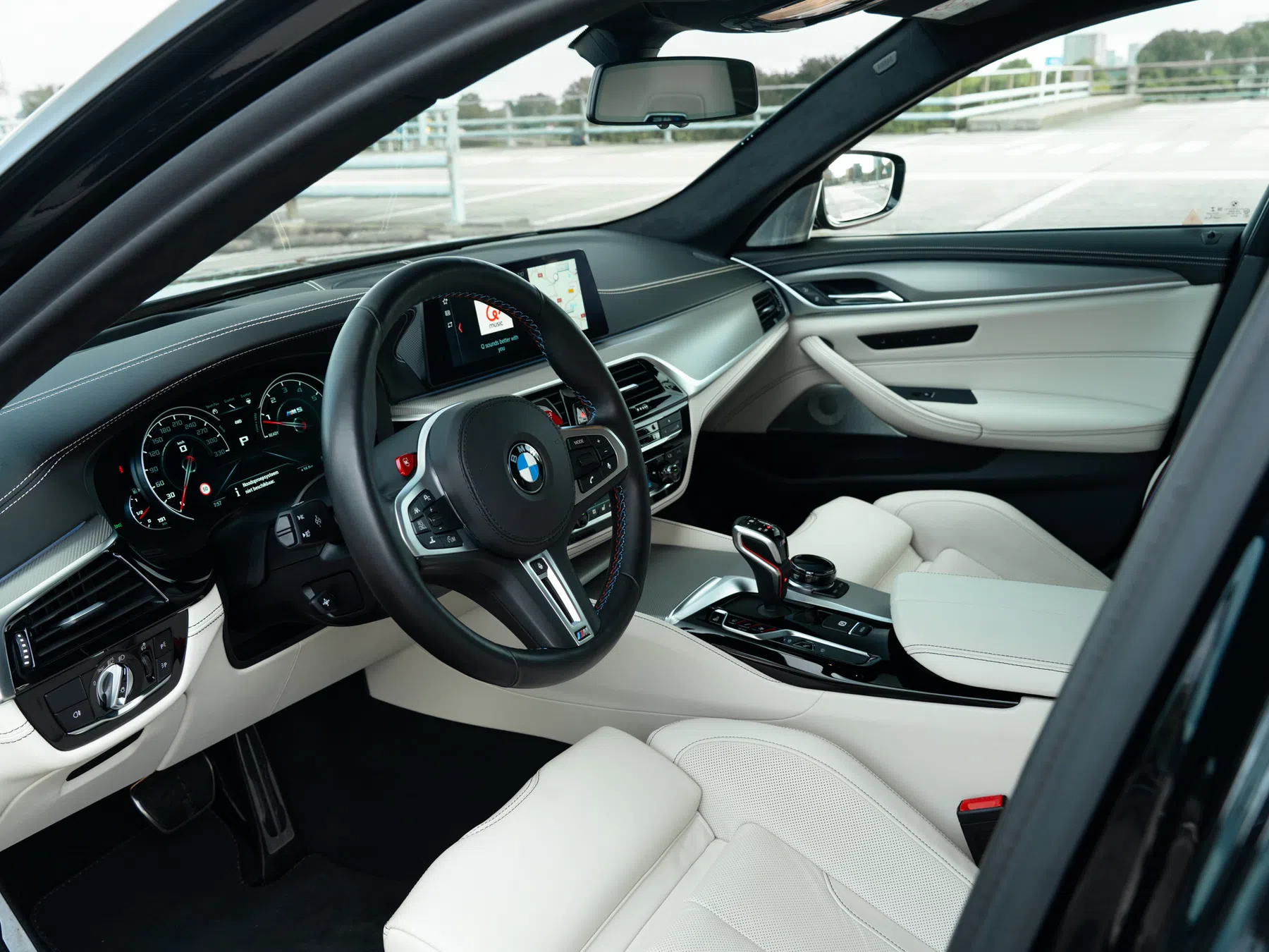 BMW M5 F90 zwart